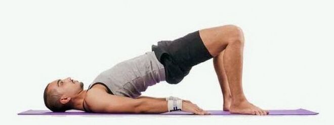 Men do exercises